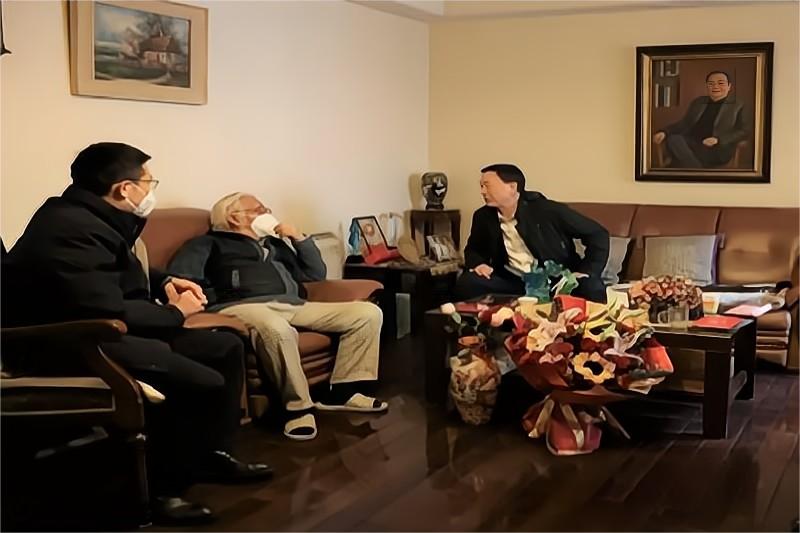 草莓视频网站生物開展春節走訪（fǎng）慰問離退休老同誌活動